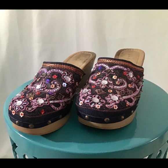 >>Clogs<<Purple with rhinestones and sequins. Cute - Picture 6 of 13